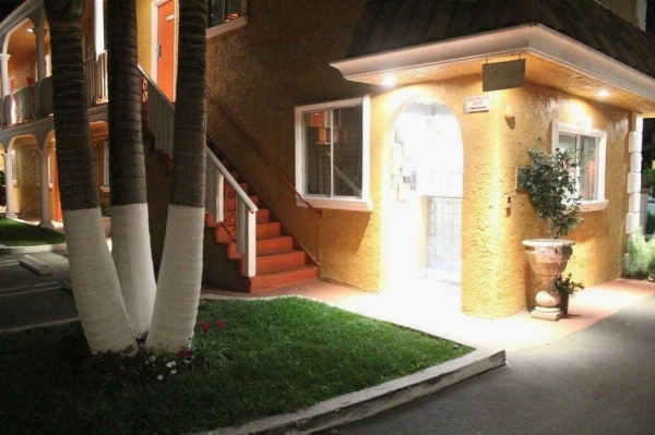 Paradise Inn & Suites image 2